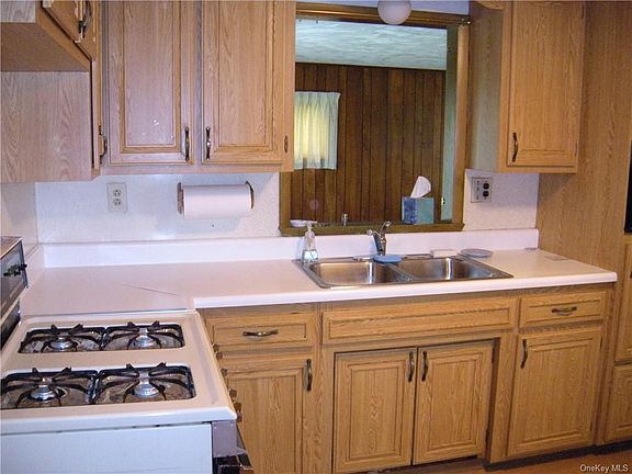 5th image of 39 Harth Dr
