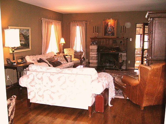 Stunning great room with amazing fireplace.