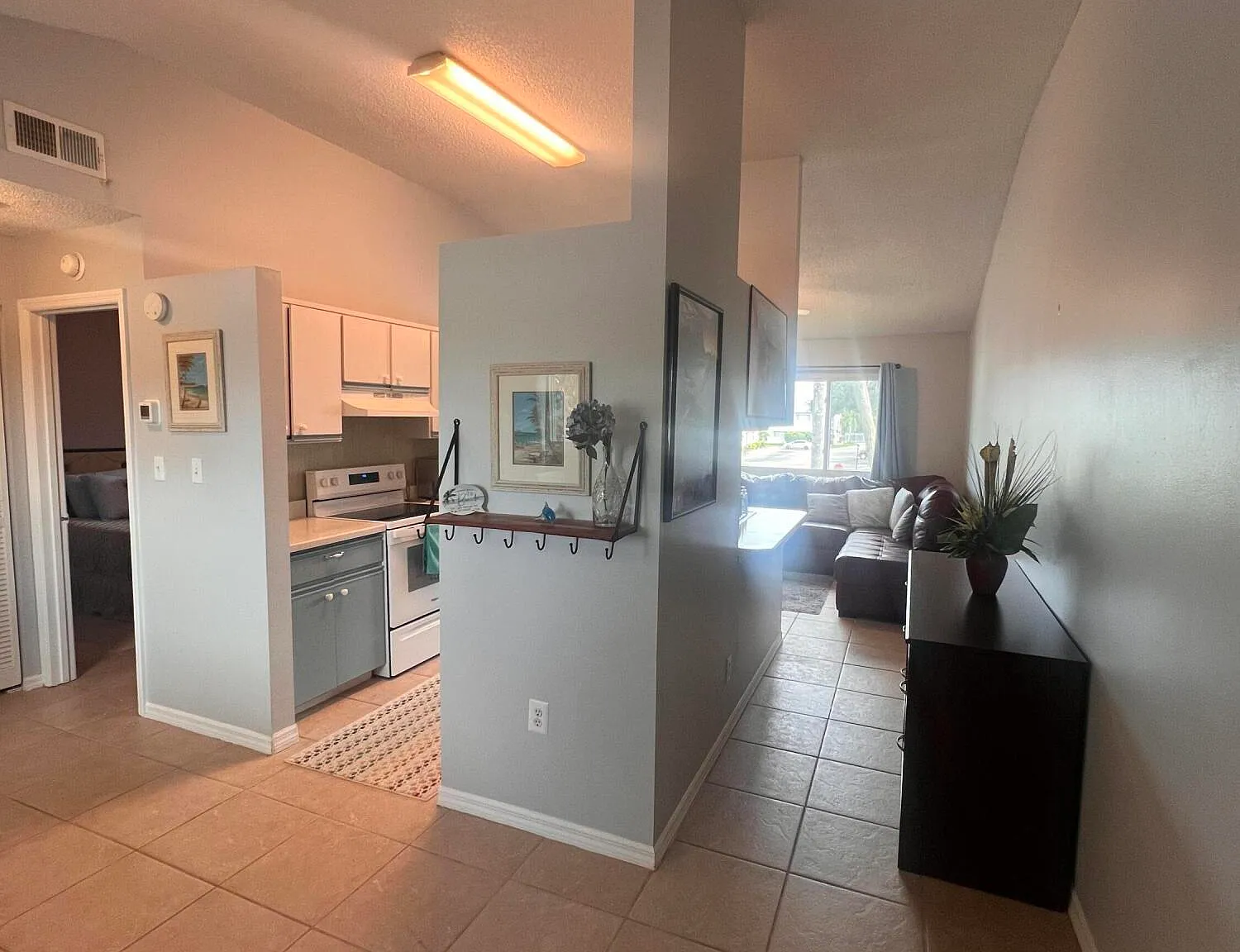 1 bed, 1.0 bath, 703 sqft, $1,695 — Photo 2
