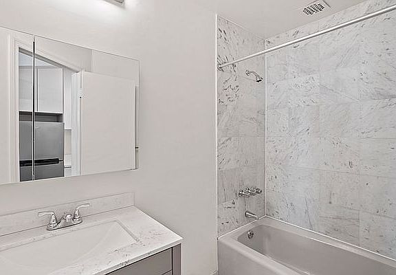 4th image of 142 W 76th St #3