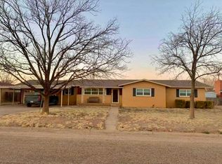 908 W Bryant St, Lockney, TX 79241