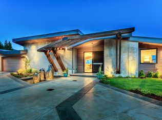 1060 Crestline Rd, West Vancouver, BC V7S 2E2