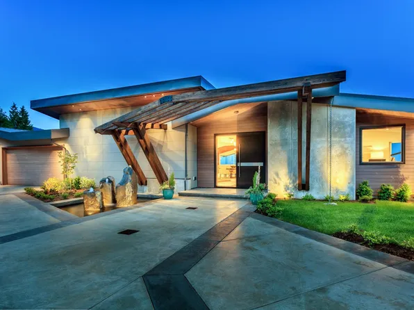 1060 Crestline Rd, West Vancouver, BC V7S 2E2