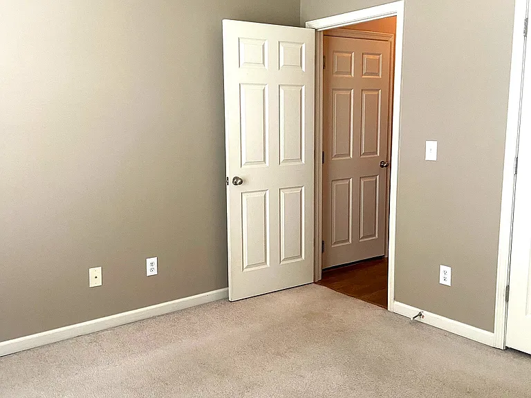 422 Holland Lakes Dr N — Photo 16