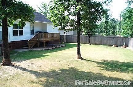 Privacy Fenced Backyard : Great for spending time with the family