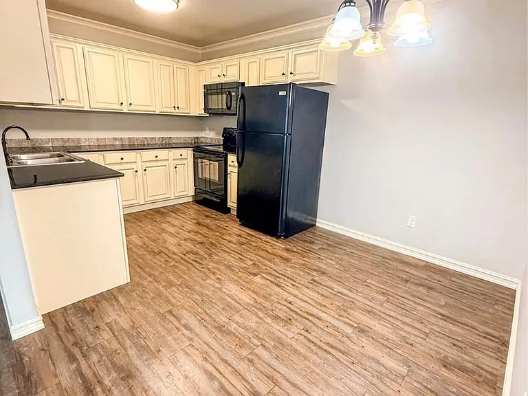 1150 Springhill Rd — Photo 14