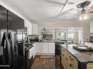 18505 Sunnyside Rd, Philadelphia, TN 37846