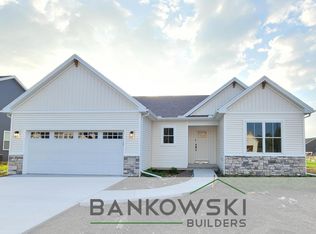 9316 Village Meadows Dr, Temperance, MI 48182