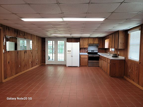 2nd image of 652 Ralph Rahn Rd