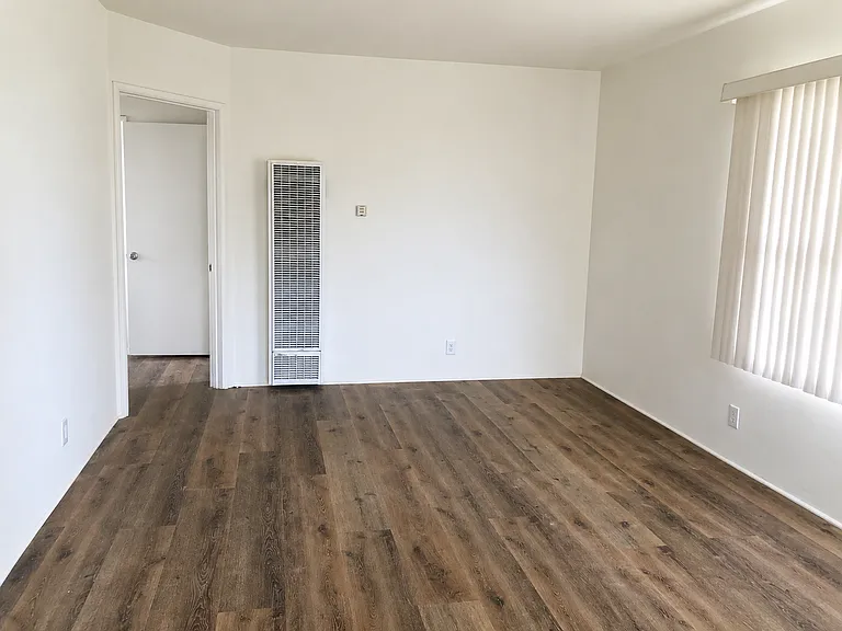 Ventura Duplex on Quiet Street — Photo 3