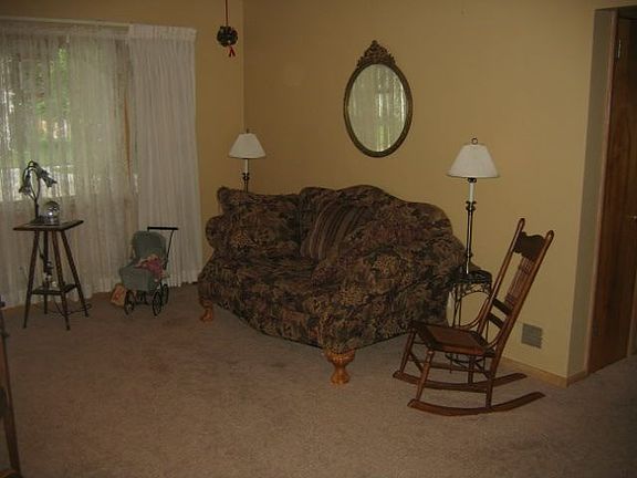 2nd image of 835 E Linden Ave