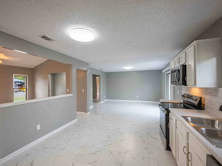8126 Sable Woods Dr N — Photo 23