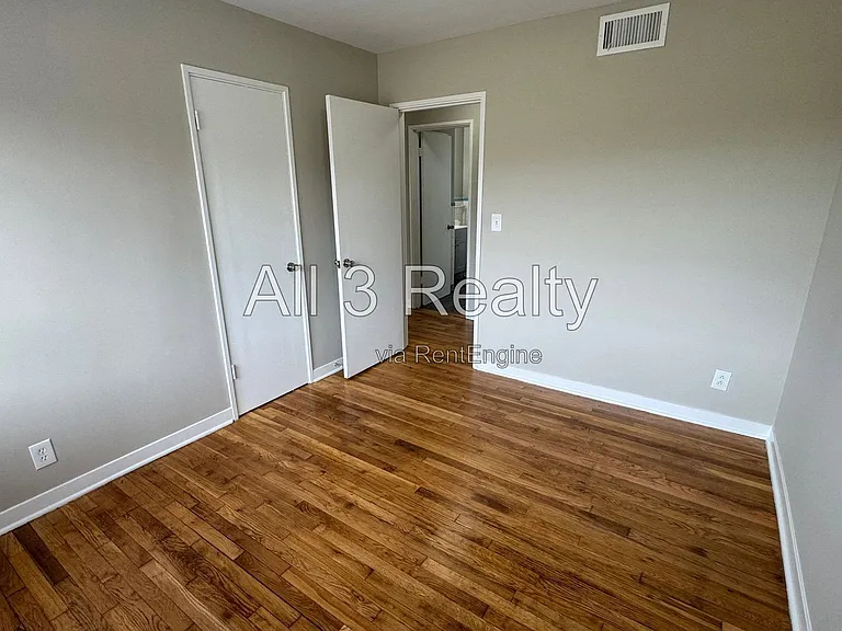990 Parkwood Dr — Photo 14