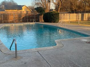 214 N Crenshaw St, Visalia, CA 93291