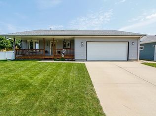 800 S Juneau Ln, Sioux Falls, SD 57106