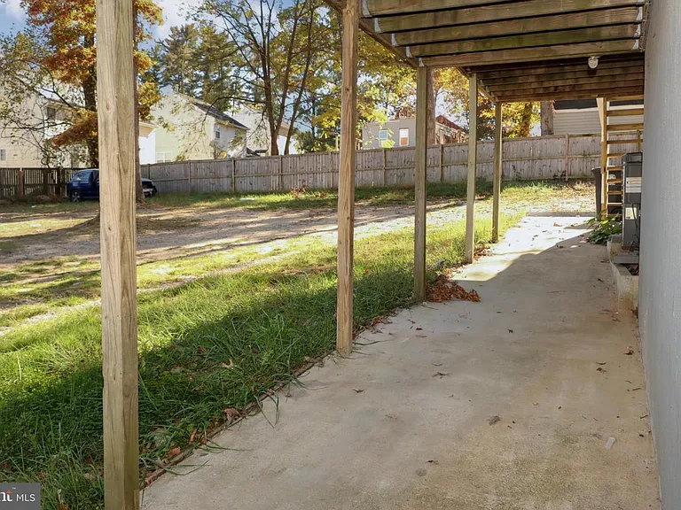 9216 Crandall Rd — Photo 25