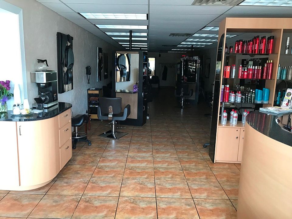 2nd image of 1011 Waukegan Rd