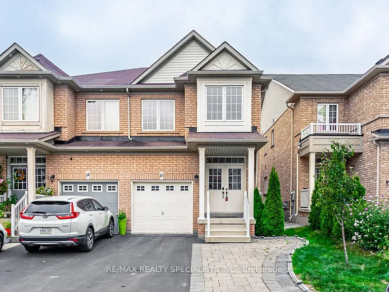 16 Evanwood Cres — Photo 1