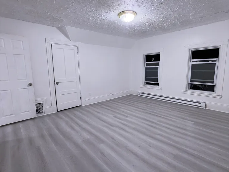 33 Greenbrier St #3 — Photo 8
