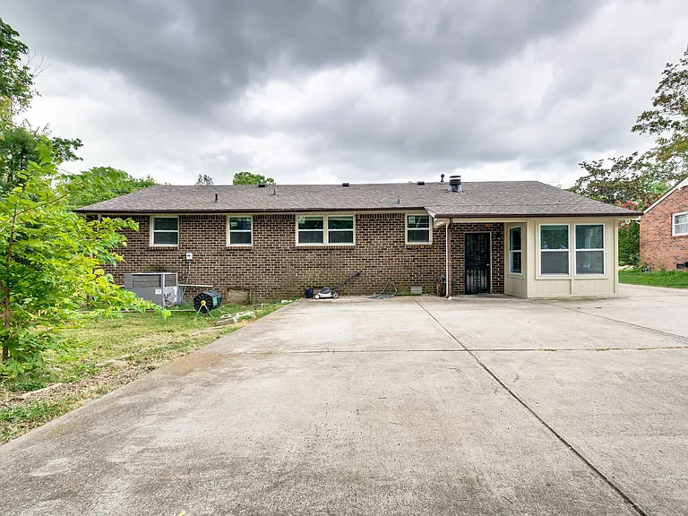 5409 Country Dr — Photo 31