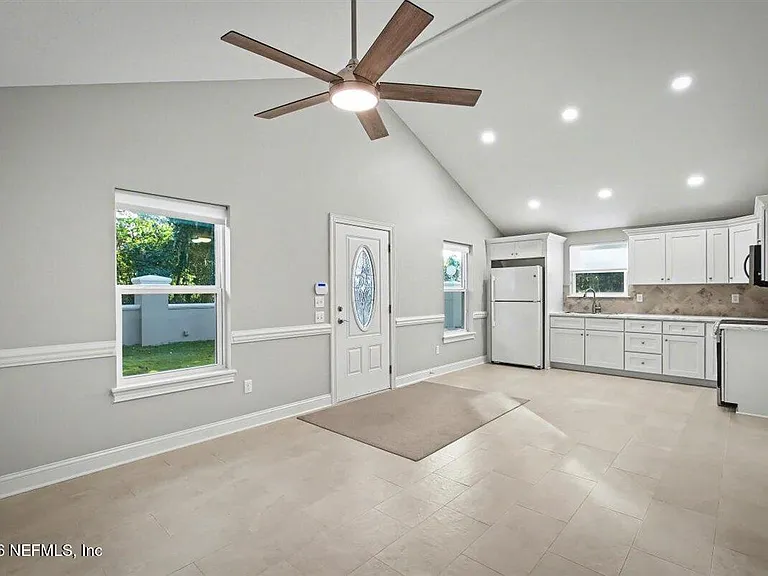 2210 Shepard St — Photo 11