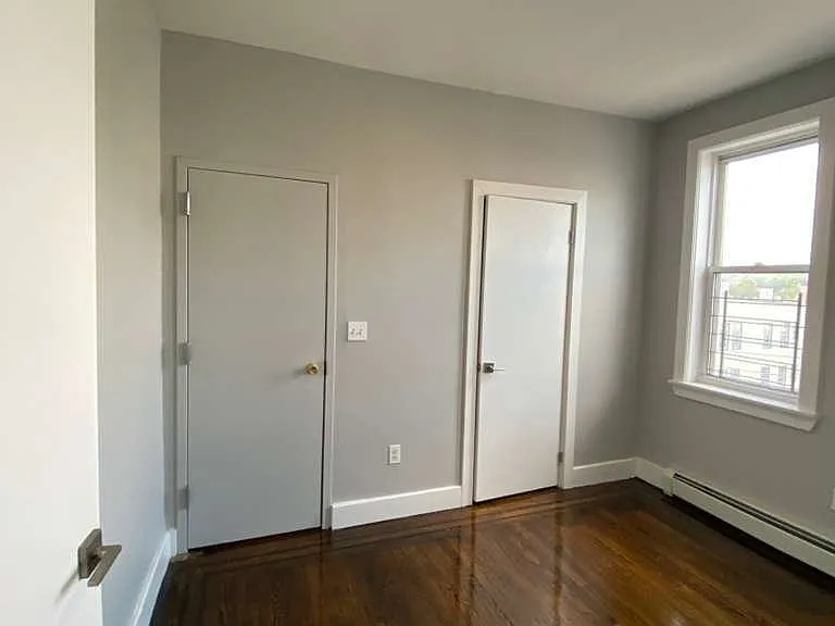 114 Maple St #3L — Photo 2