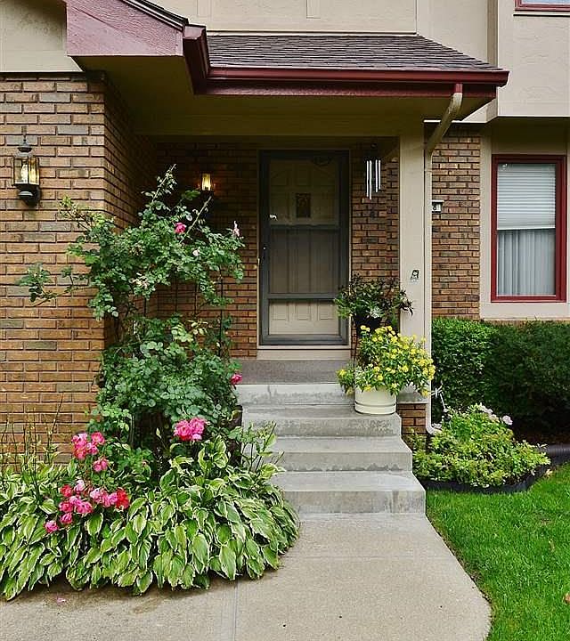 1st image of 818 S 113th Avenue Cir
