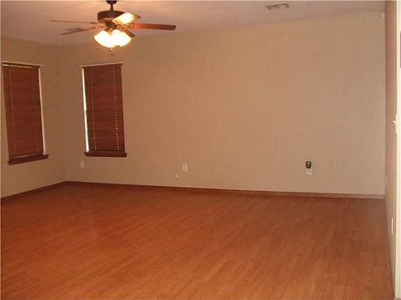 4th image of 2876 Woodlawn Dr