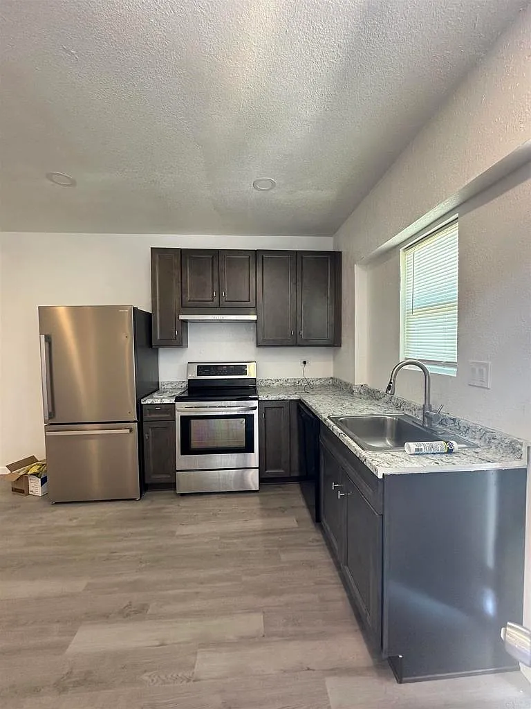 1 bed, 400 sqft, $2,000 — Photo 2