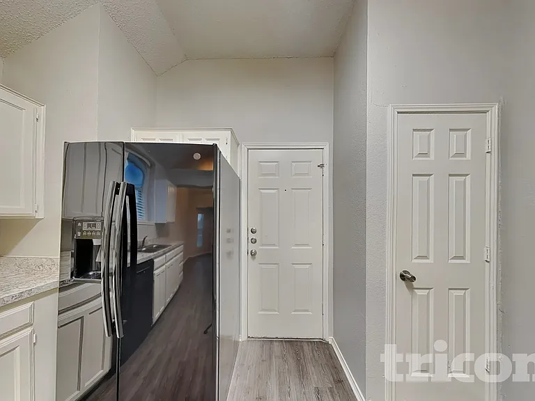 2851 Linden Ln — Photo 8