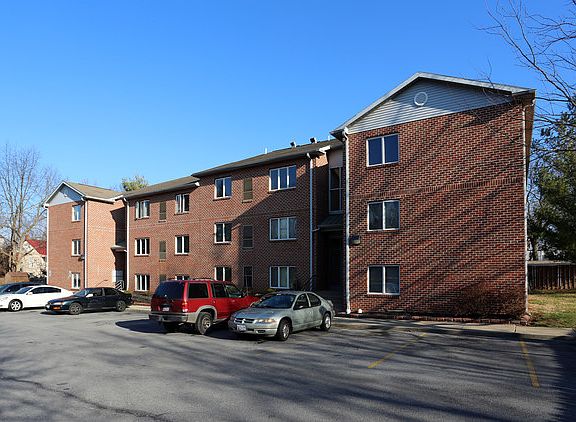 Westerleigh Apartments Front from the right vantage point