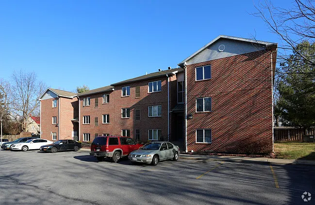 Westerleigh Apartments Front from the right vantage point