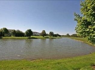 3 Cove Pointe Ct, Bloomington, IL