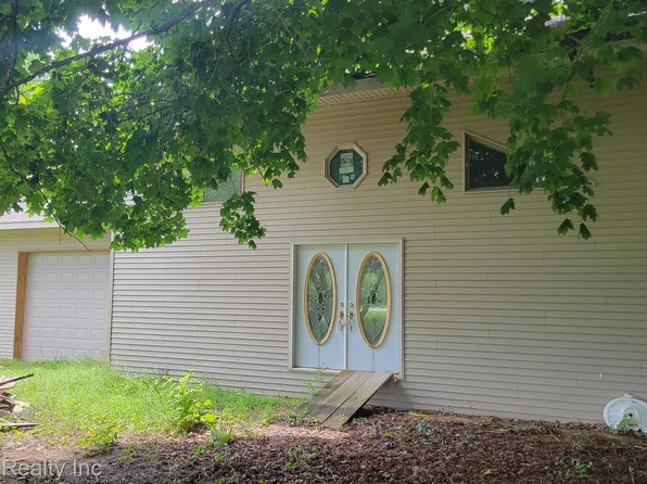 5702 Buell Rd, Vassar, MI 48768