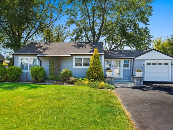 5 Pamela Rd, Lake Zurich, IL 60047