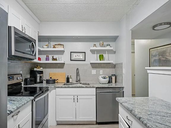 3rd image of 6316 W Bennett Ave
