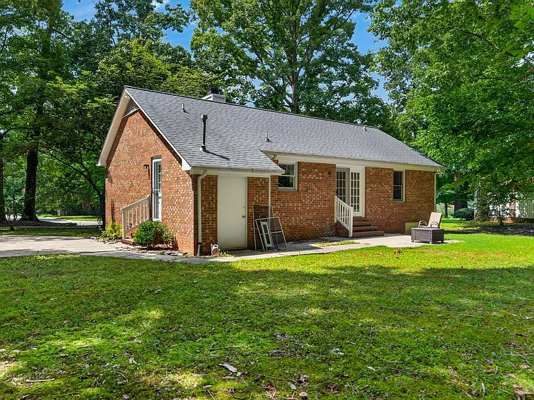 1249 Skyview Dr — Photo 27
