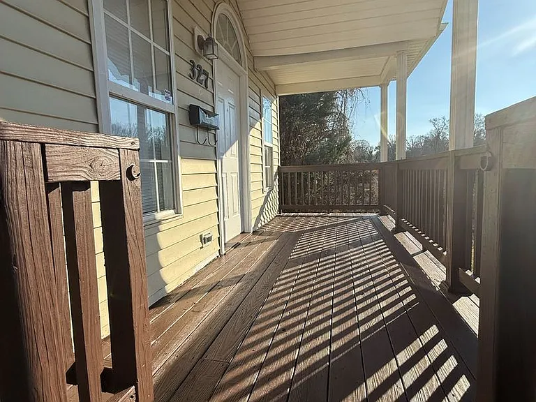 327 Taylor St — Photo 1