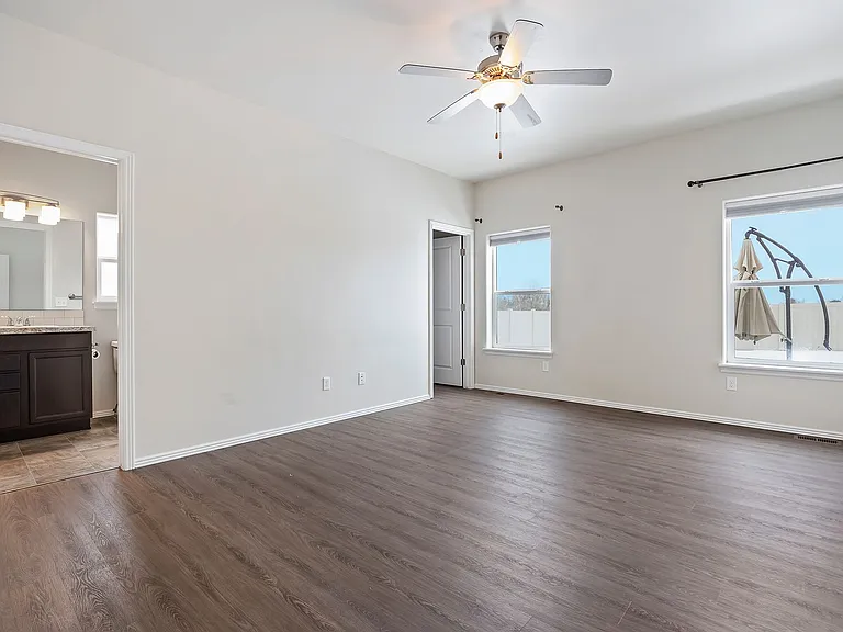 397 Marjorie St — Photo 11