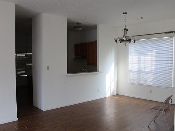 3rd image of 7407 Oak Walk Dr