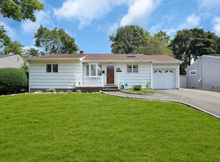 198 Central Park Rd, Plainview, NY 11803