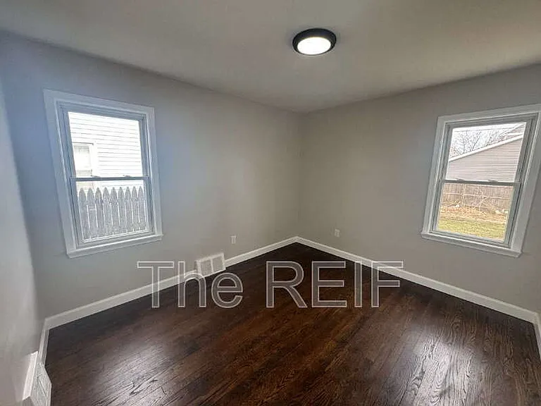 3324 Greenfield Rd — Photo 7
