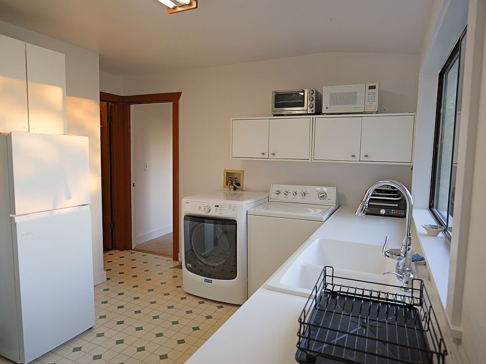 Kitchen with laundry, fridge/freezer, and other amenities