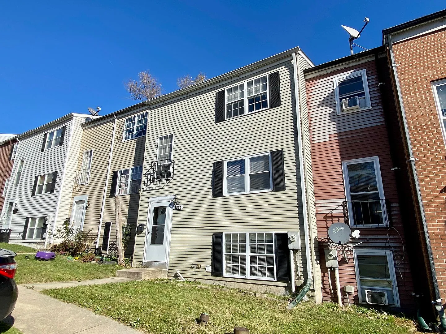 1864 Eloise Ln photo 1