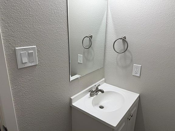 5th image of 925 Bluewood Dr #925