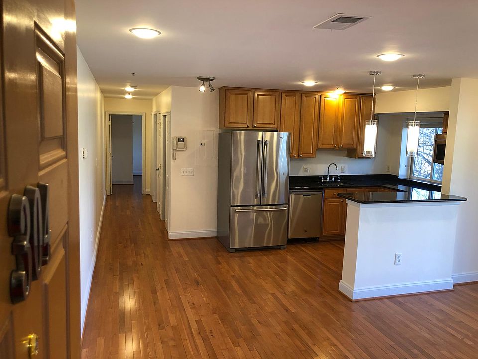 Welcome to Apt. 304. Hardwood floors throughout. LED lighting throughout. Intercom to front door of building.