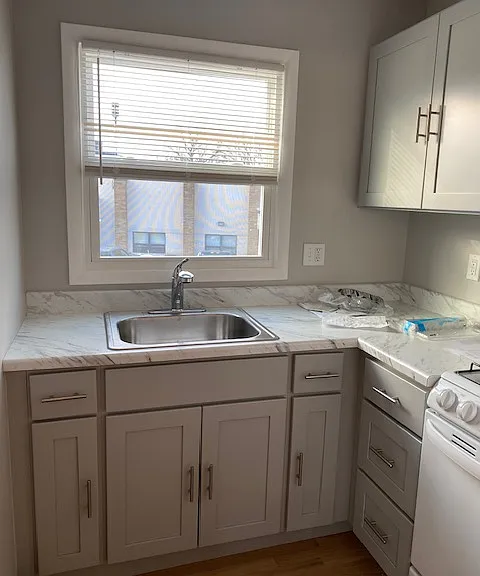 96-98 W Sylvania Ave #6 — Photo 10