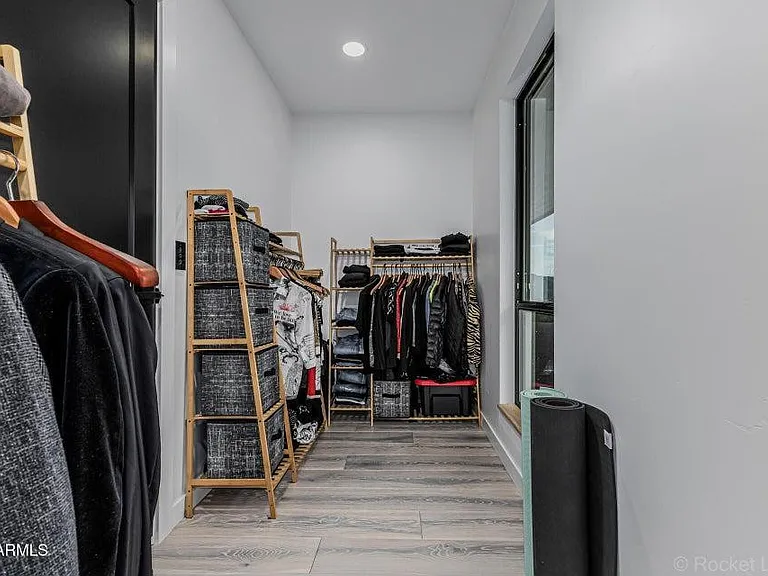 6111 E Victoria Dr — Photo 23