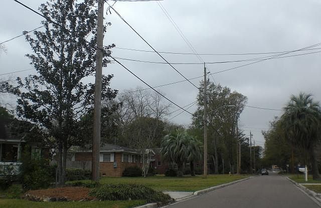 2nd image of 4727 College St