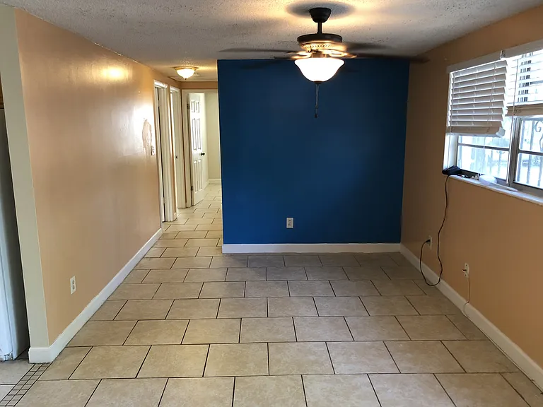 3513 E Emma St — Photo 3